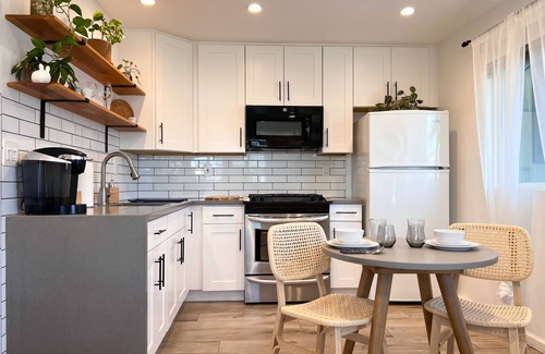 El Camino Village Apartment | The Cozy Oasis - Renovated and Modern Studio near LAX + SoFi + Beaches + Freeway