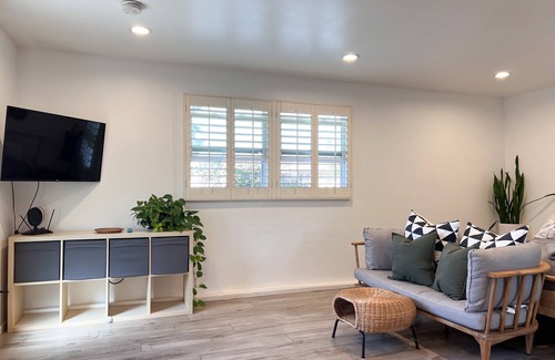 El Camino Village Apartment | The Cozy Oasis - Renovated and Modern Studio near LAX + SoFi + Beaches + Freeway