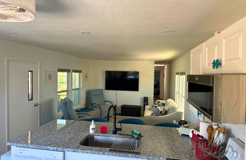 Flamingo Bay House | The Crab Shack - Cozy Comfort in Flamingo Bay - 2Bed/1Bath