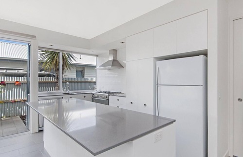 Port Fairy House | The Craic - Modern & Central Townhouse