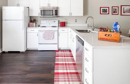 Bloomington Condo | The Cream & Crimson Condo - Downtown: 2 Bedrooms, 2 Baths, Sleeps 5
