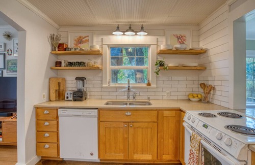 Larkspur Apartment | The Creative`s Nest in Bend