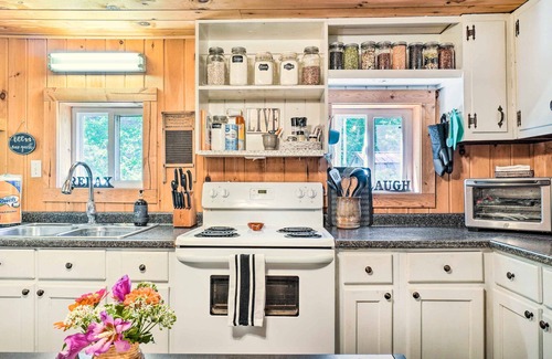 Newcomb House | 'The Creek' Winfield Gem: 73 Acres of Privacy