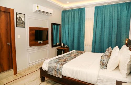 Mali Colony Hotel | The Crescent