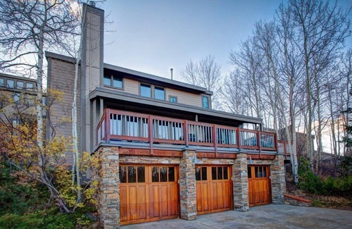 North Park City Apartment | The Crescent Ridge, 2BR Ski Condo, Walk to Lifts!
