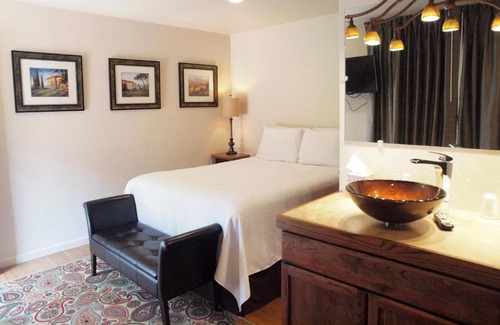 Sterling Hotel | The Crest Motel