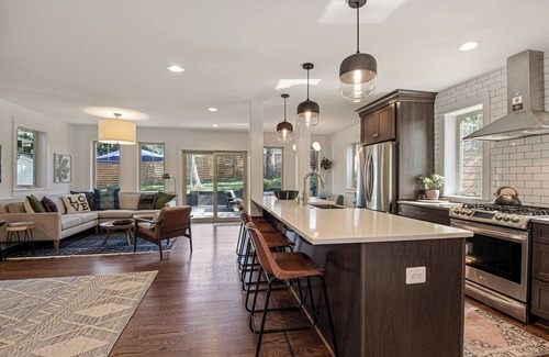 North Ridge House | The Crestwood House - Family Friendly Retreat with Private Backyard - DCA