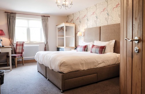Romsey Hotel | The Cromwell Arms