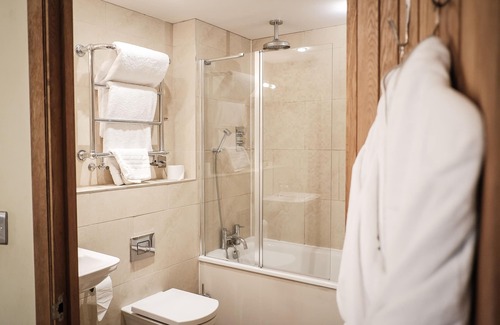 Romsey Hotel | The Cromwell Arms