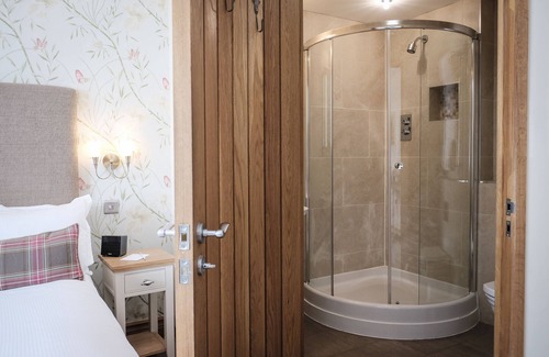 Romsey Hotel | The Cromwell Arms