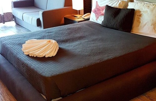 Sunset Strip Hotel | The Crow's Nest Resort