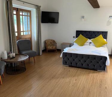 Ham Bed & Breakfast | The Crown Lodges