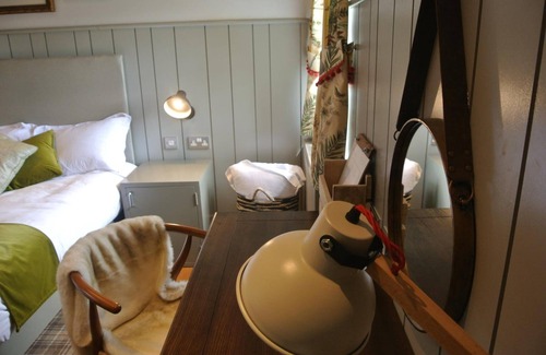 Clifton Hotel | The Crown Pub Dining Rooms