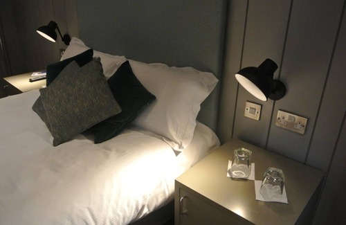 Clifton Hotel | The Crown Pub Dining Rooms