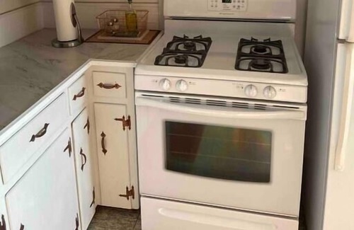 Rivermont Apartment | The Crows Nest | Historic 2nd floor Apt | Pets