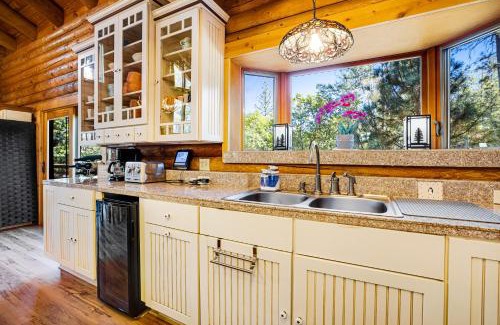 Groveland House | The Cub Inn