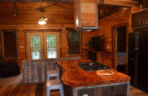 Hot Springs Cabin | The Cub (On The River)