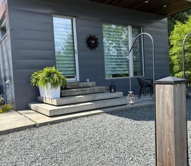 Cowichan Bay Apartment | The Cube Cow Bay Suite