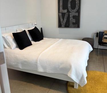 Cowichan Bay Apartment | The Cube Cow Bay Suite