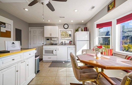 Springfield House | The Cunningham Cottage | King Bed & Garden
