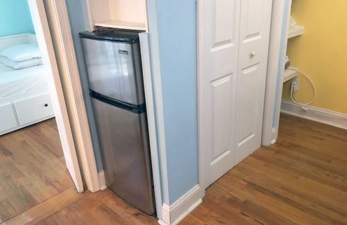 Ocean Grove House | "The Cupcake" Guest House, 2 blocks to the beach in Ocean Grove, sleeps 2-3
