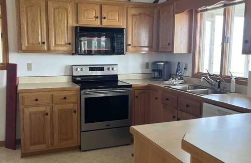 Colington House | The Currituck Sound Awaits You while 10 minutes to the Beach!