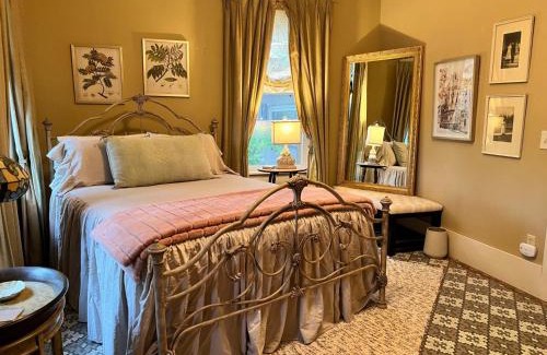 Claude Bed & Breakfast | THE CW HOUSE