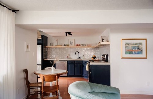 Prince Edward Apartment | The Dainty Petunia - w Modern Sauna