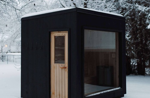 Prince Edward Apartment | The Dainty Petunia - w Modern Sauna