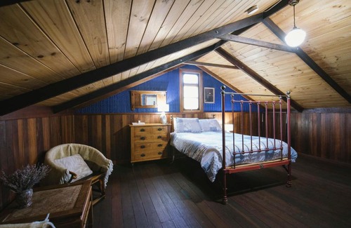 Katrine House | The Dairy - 2 Story Historic accommodation with Mod Cons