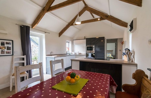 Narberth House | The Dairy - Luxury Cottage, Hot Tub and Summer House, Countryside Views, Pet Friendly