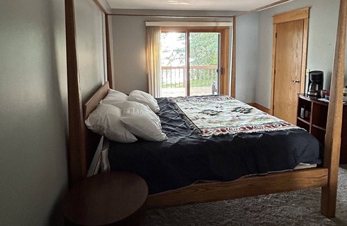 Augusta House | The Dam Lake Home! Fun and Sun Awaits!