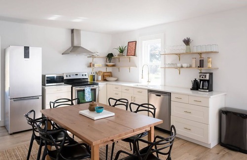 Prince Edward House | The Darcie House - cozy, pet-friendly home in PEC