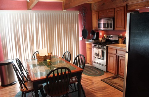 Moonridge Cabin | "The Deck at Moonridge" Huge Deck With View! Clean. Close To Slopes!