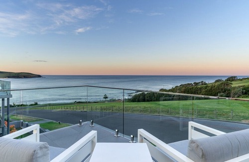 Gerringong House | THE DECK, Gerringong - 4pm check out Sundays!