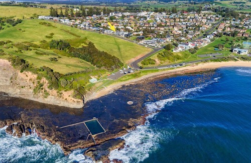 Gerringong House | THE DECK, Gerringong - 4pm check out Sundays!