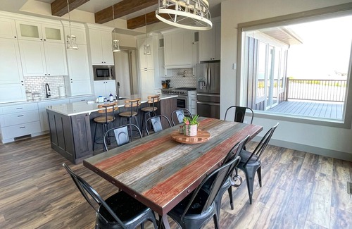 Brule House | The "Deckhouse" Lakehouse Estate at Lake Mac
