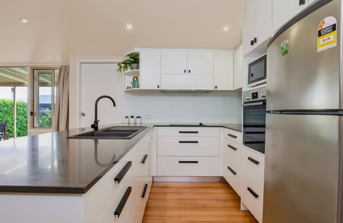 Culburra Beach House | The Deckhouse - Pet Friendly - 2 Mins to Beach