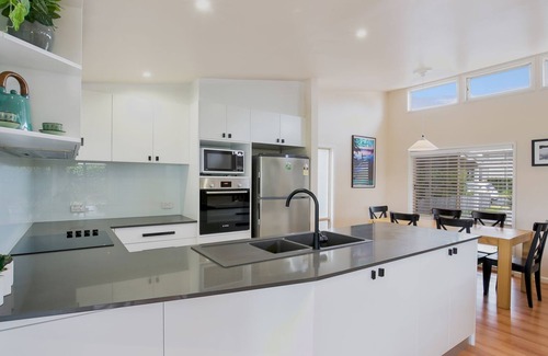 Culburra Beach House | The Deckhouse - Pet Friendly - 2 Mins to Beach