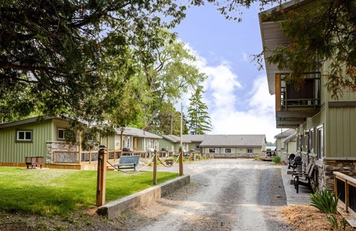 Bloomfield House | The Demorestville: PEC Getaway