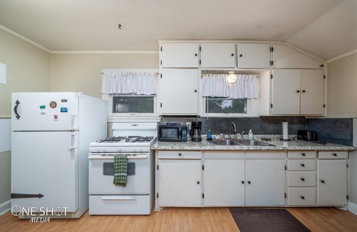 Sayles Blvd. Area Apartment | The Den in the heart of Abilene.