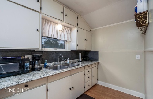 Sayles Blvd. Area Apartment | The Den in the heart of Abilene.