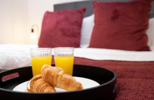 Mill Road Apartment | The Den - KING BED, 5 min walk to City Centre
