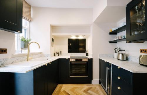 Bowness-on-Windermere House | The Den - The White House Windermere
