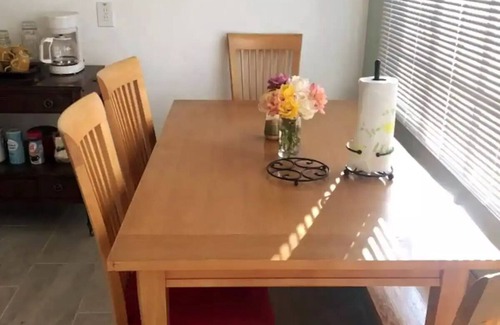 Carlsbad House | The Desert Rose: Cheerful 3 Bedroom in Great Location!