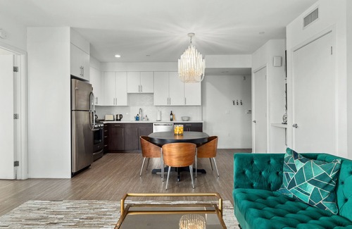 Carthay Circle Condo | The Designer Two-Bedroom Suite