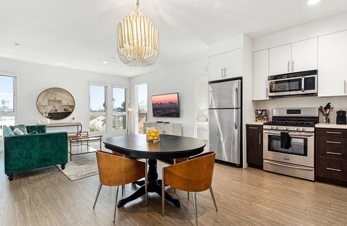 Carthay Circle Condo | The Designer Two-Bedroom Suite