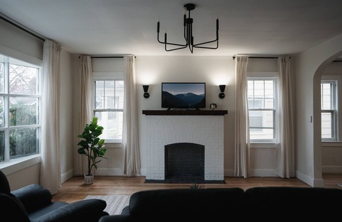 Binghamton Apartment | The Designers Apartment - 5 Minutes to Downtown