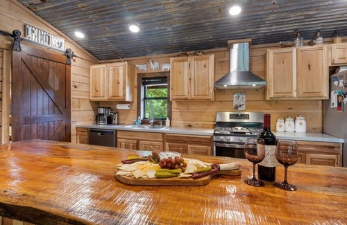 Gravois Mills House | The Desperado Lodge - Rustic House on 170 Acres Close to Lake of the Ozarks