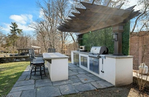 West Orange House | The dinner parties that can be had! 7-bedroom estate in wonderful Llewellyn Park